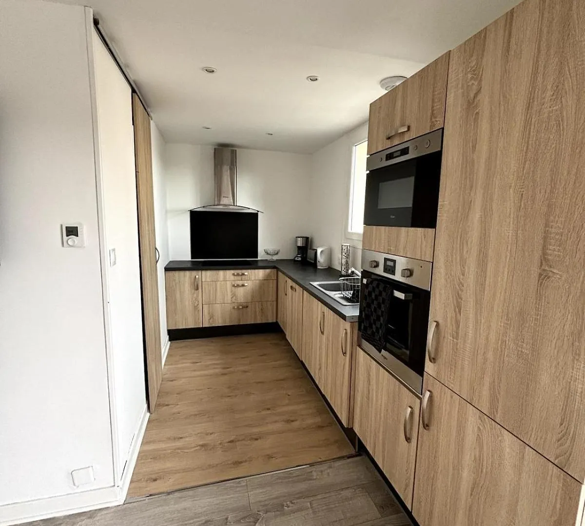 Renovated Apartment - 3 Bedrooms - Parking - Balcony 반느 프랑스