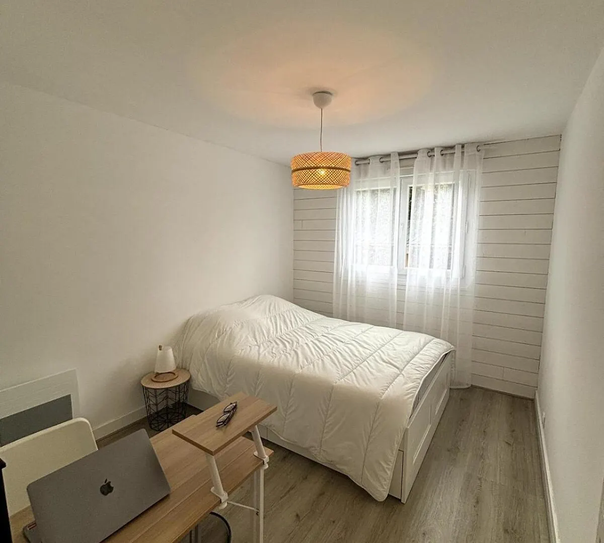 Renovated Apartment - 3 Bedrooms - Parking - Balcony 반느