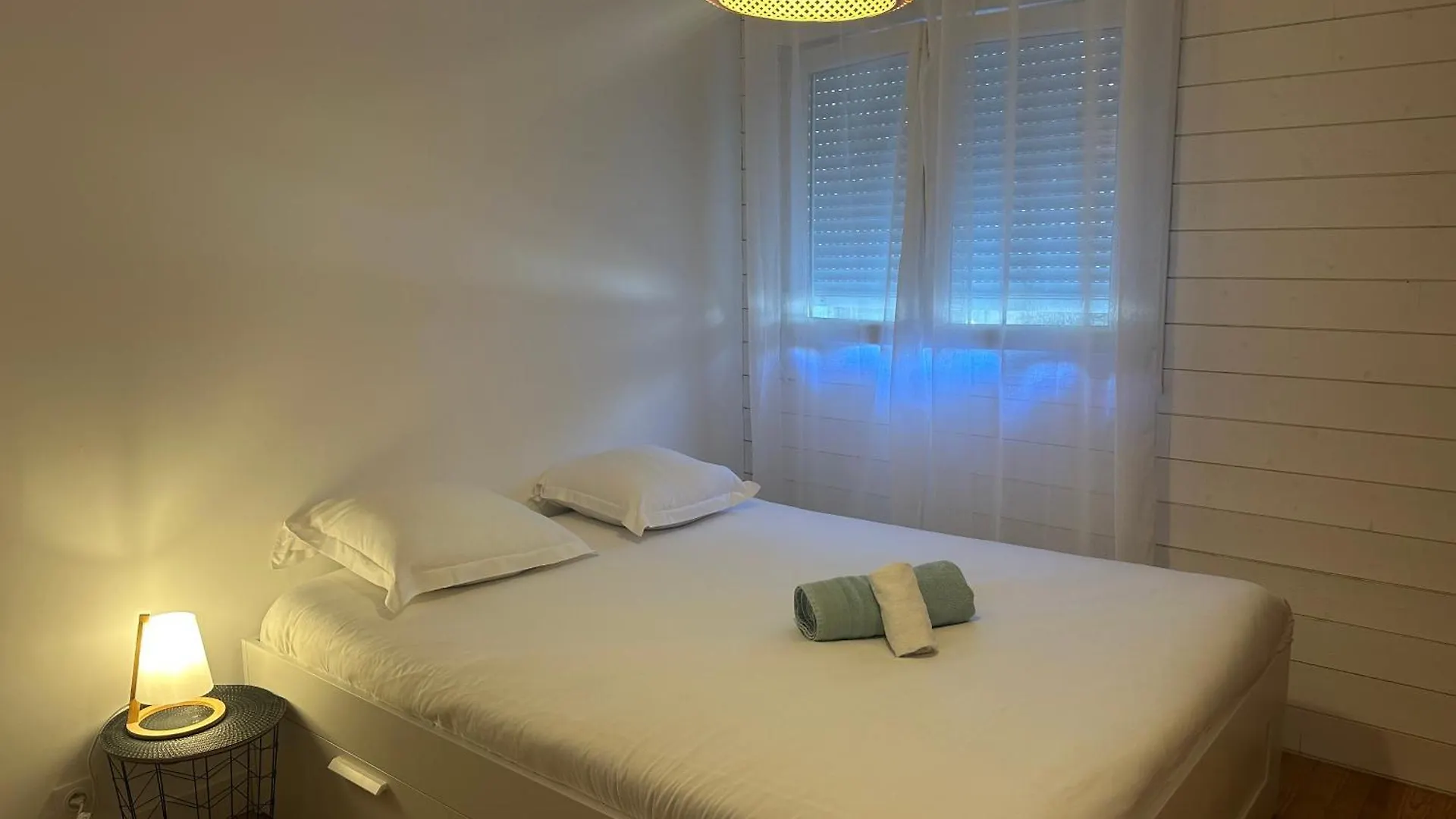 Renovated Apartment - 3 Bedrooms - Parking - Balcony 반느